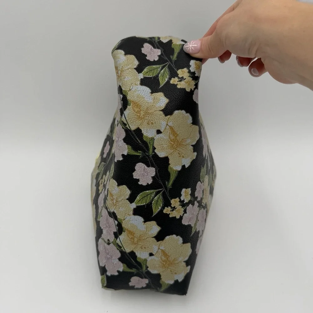 Steve Madden Floral Cosmetic Bag Clutch Black Zip Opening‎